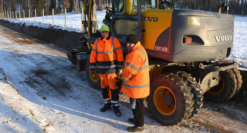 Będzie szersza i z tłucznia. Modernizacja gminnej drogi z Przewozu w stronę Rynsztu