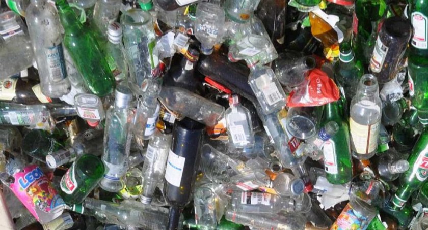 Ponad 30% szklanych odpadów w gminie Tuchomie jest zanieczyszczonych. Będą kontrole