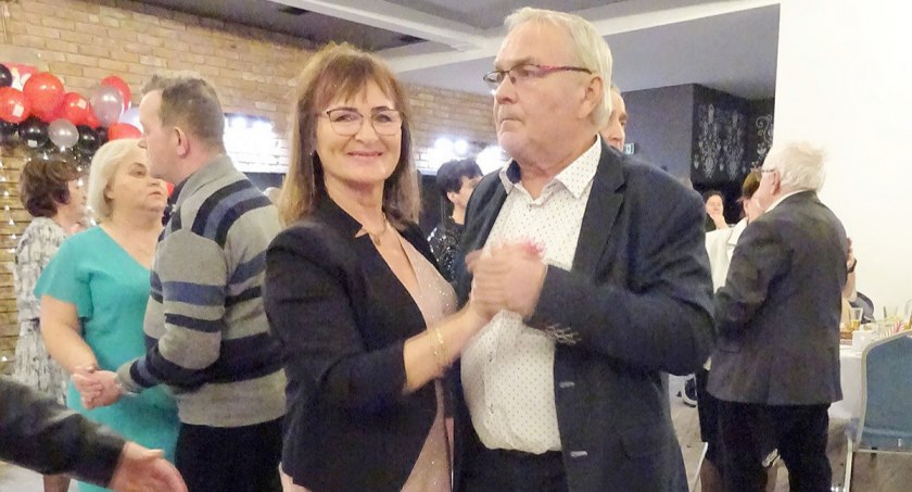 Seniorzy z gminy Lipnica bawili się na balach w Zapceniu i Kiedrowicach