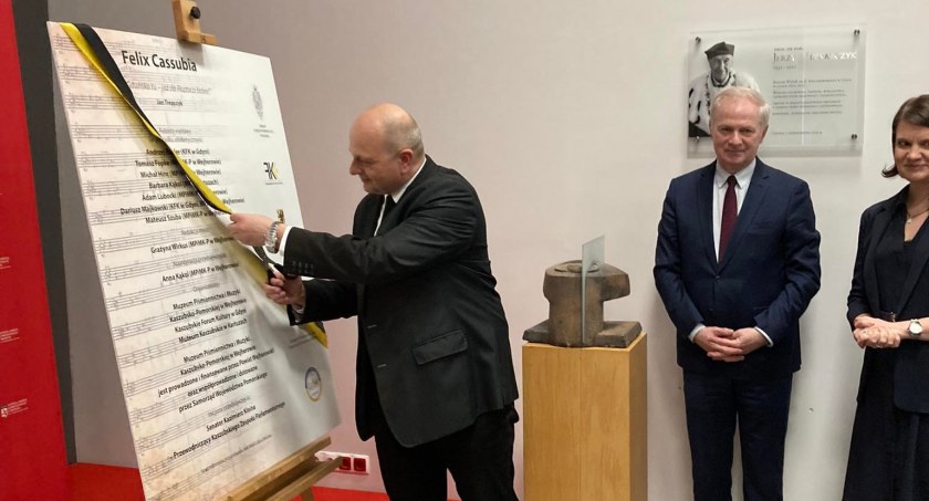 „Felix Cassubia. Òd Gduńska tu, jaż do Roztoczi bróm”