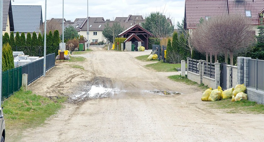 Mieszkańcy ul. św. Krzysztofa w Bytowie spotkali się z władzami miasta w sprawie kałuż