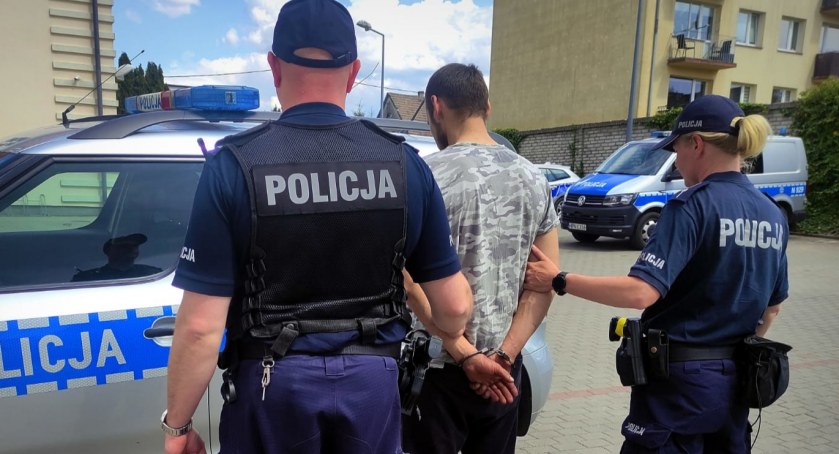 Nie miał zapiętych pasów. Usłyszy jednak poważniejsze zarzuty