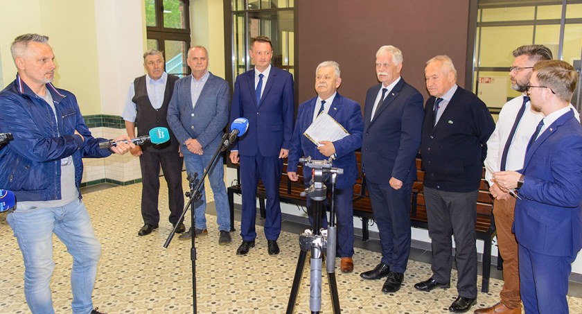 Jaka przyszłość czeka bytowską kolej? Polskie Linie Kolejowe zorganizowały konferencję w budynku dworca w Bytowie