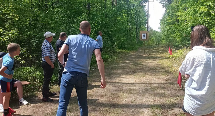 Wiejskie Koło Strzeleckie w Jasieniu zaprosiło do siebie na zawody. Stawiły się aż 53 osoby