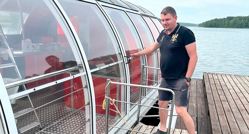 W rejs katamaranem ze Studzienic do Kłączna i Przewozu, a po drodze dobra kawa i smażona ryba z frytkami