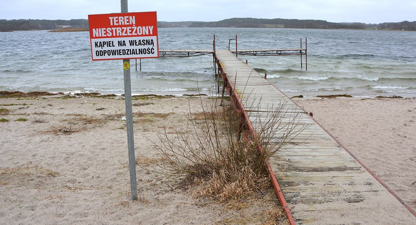 Teren nad jeziorem Kamieniczno do końca wakacji. Od lipca nowy pomost w Łąkiem