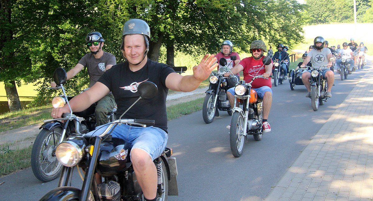 50 maszyn na Zlocie Motocykli WSK w Masłowicach Trzebiatkowskich 