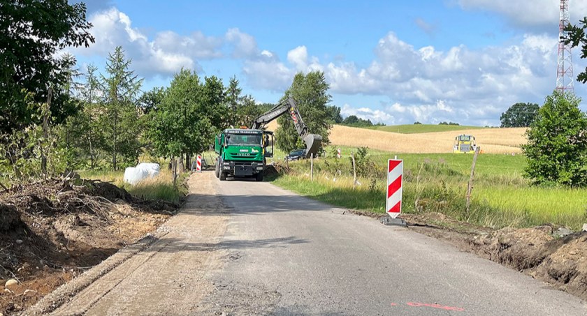 Trwa przebudowa głównej drogi gminnej w Witanowie