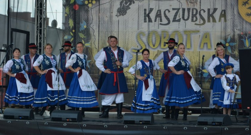 Muzyka, taniec i śpiew. Kaszubska Sobota na bytowskim rynku