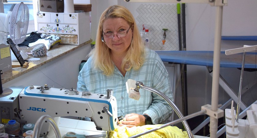 „Nie pochodzę z Kaszub, ale wrosłam w ten region”- mówi Małgorzata Zabłocka, która w Bytowie prowadzi pracownię „Igła z nitką”
