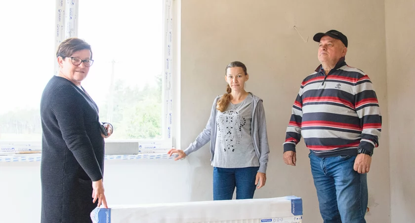 Już wierzy, że zaświeci nad nią słońce. Dom Figlusów z Borowego Młyna jest już niemal ukończony