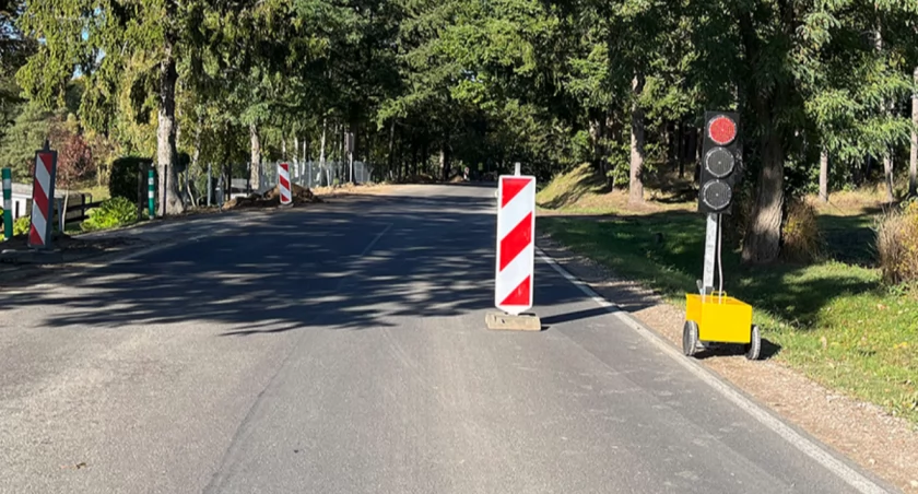 Ruch na drodze odbywa się wahadłowo. Wszystko przez gazociąg