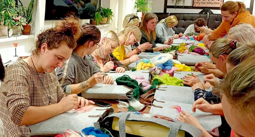 Na zajęcia przychodzą ze spokojem, uśmiechem. W Czarnej Dąbrówce realizują „Projekt mama”