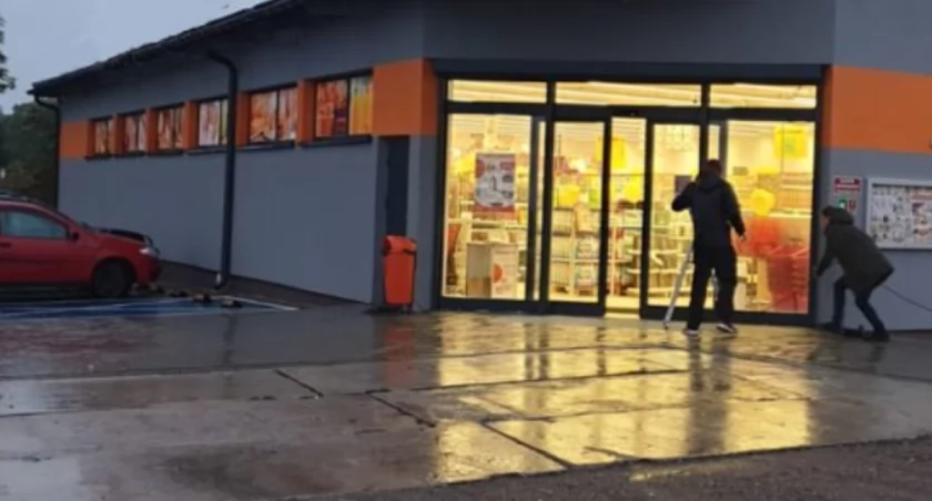 Zamiast kościoła postawią market? Parafianie mają się wypowiedzieć w ankiecie
