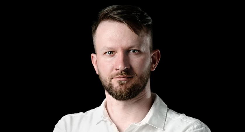 Celibat, dochody księży, „lawendowe lobby”. O życiu w sutannie opowie Dawid Gospodarek autor książki „Duchowni”