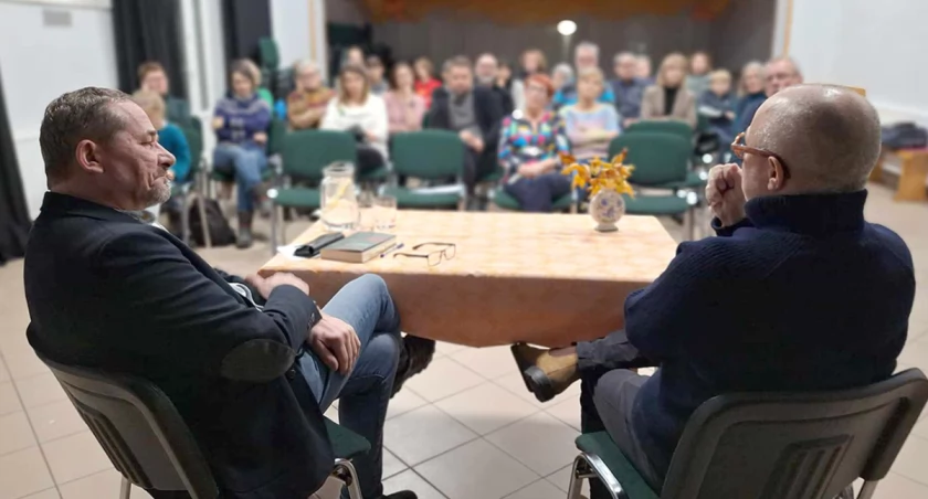 Promocja książki „Jezus umarł w Polsce” Mikołaja Grynberga w Parchowie