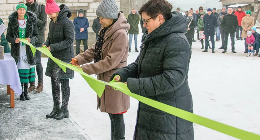 Nie pozostali obojętni. Mieszkańcy Borowego Młyna zbudowali dom dla potrzebującej rodziny