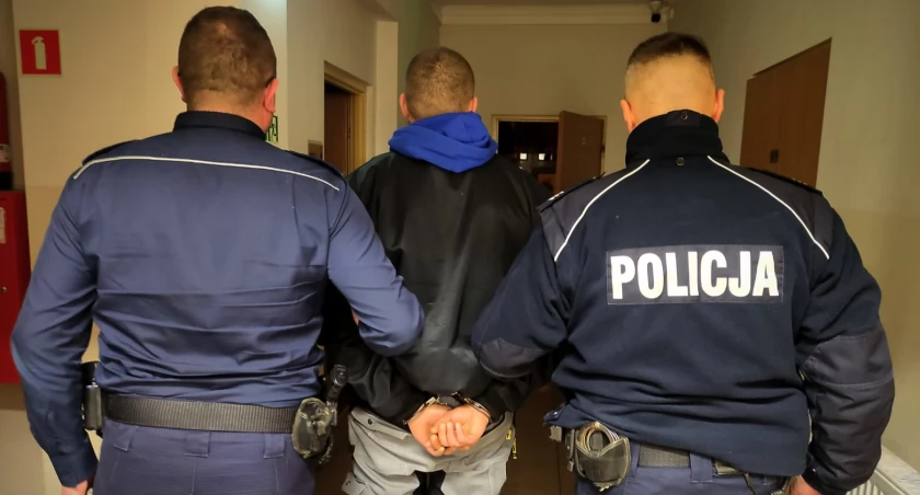 Zażył narkotyki i... zasnął w samochodzie. Znaleźli go policjanci