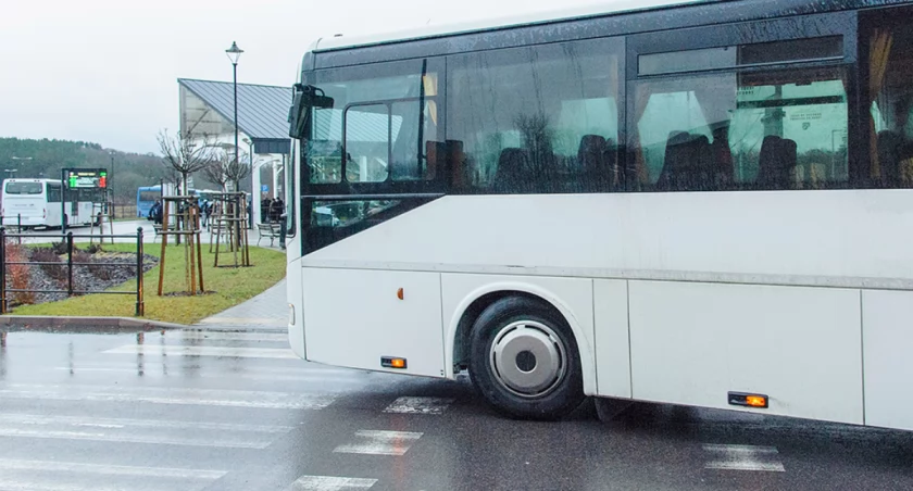 Ferie 2024. Jak przed wyjazdem sprawdzić, czy autokar jest sprawny?
