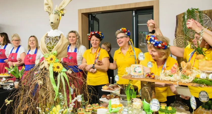 Częstowali zupą z ucha judasza. Za nami Powiatowe Prezentacje Stołów Wielkanocnych w Czarnej Dąbrówce
