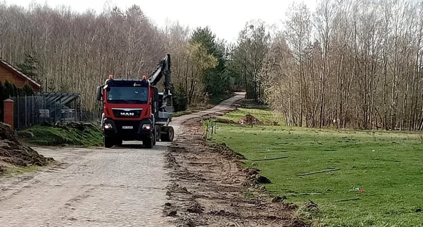 Za dwa miesiące po nowym asfalcie w Raduszu i Barnowie