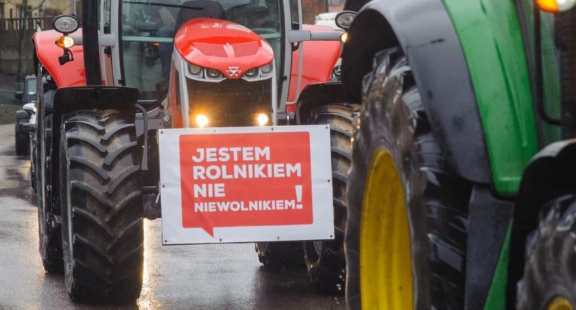 Zamknięta ulica, wstrzymana komunikacja. Kolejny protest rolników w Bytowie
