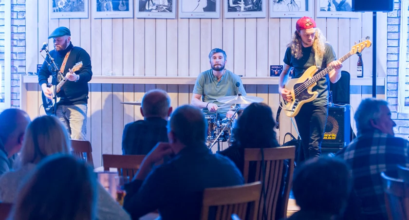 Ostatnio blues w różnych stylistykach. Przed nami koncert Pawła A. Nowaka z zespołem Klezmoret