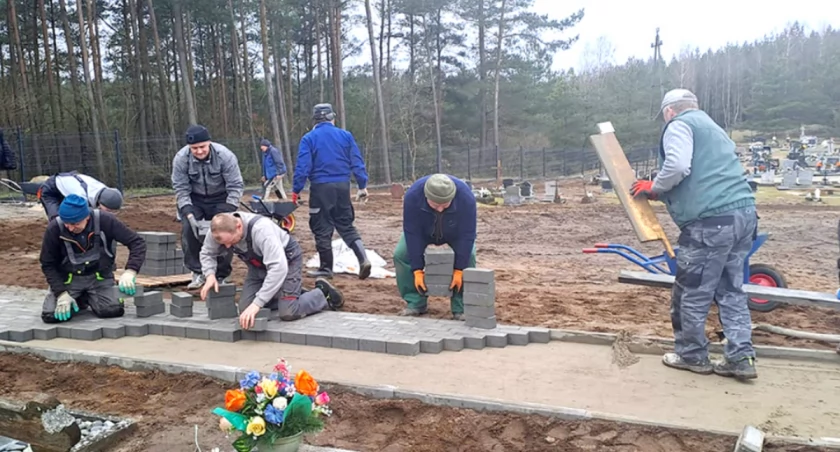 Wpierw postawili dom. Teraz mieszkańcy Borowego Młyna znów wspólnie wzięli się do pracy