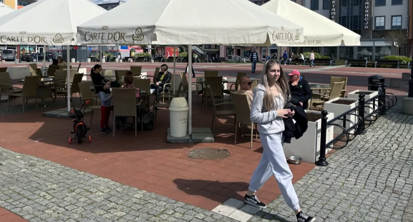 Na bytowski rynek wróciły kawiarniane ogródki