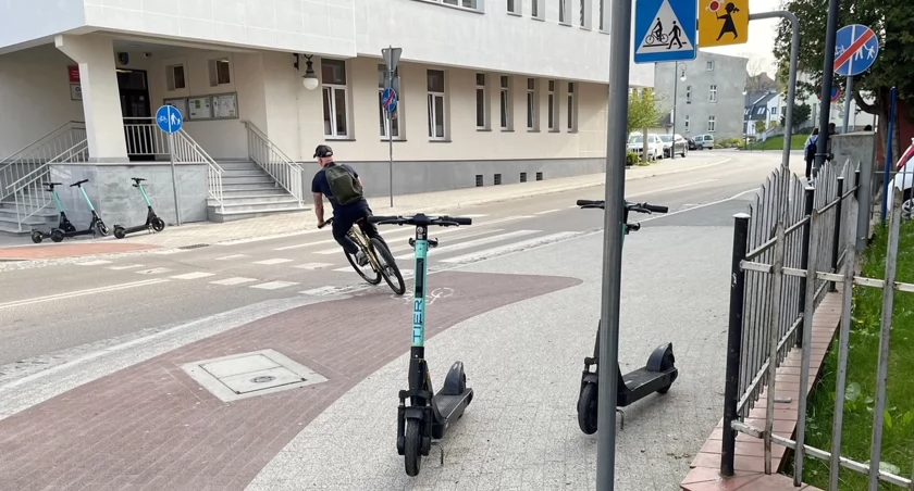 Chodnik to nie parking dla hulajnogi