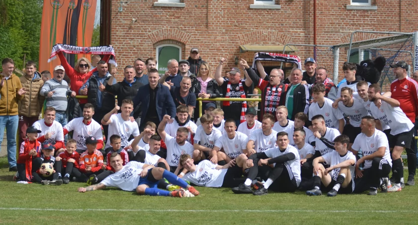 Czarno-biało-czerwoni wracają do IV ligi!