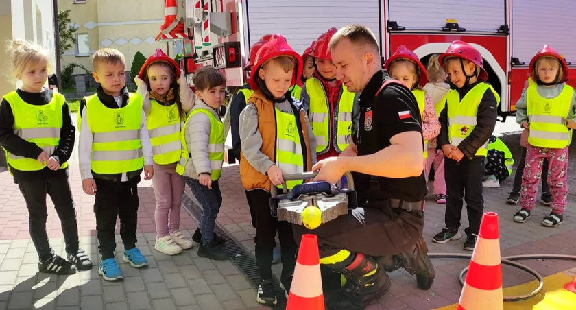 Przedszkolaki z wizytą u strażaków