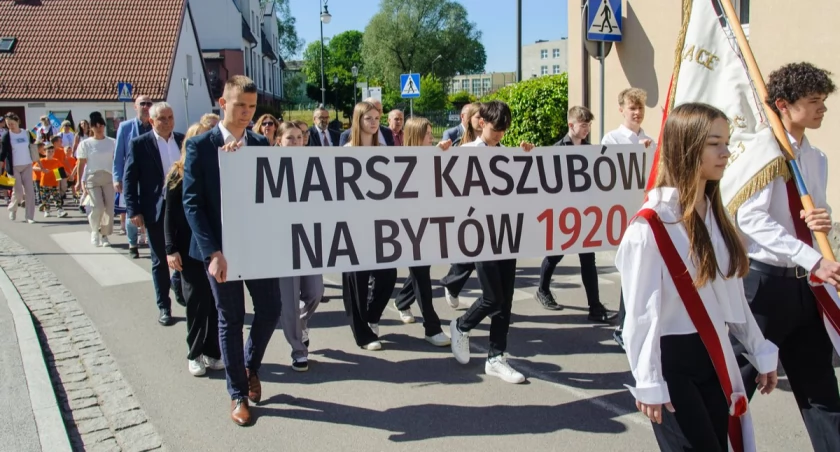 Przeszli ulicami Bytowa. Upamiętnili wydarzenia sprzed ponad stu lat
