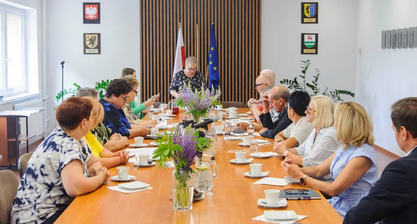 Starsi też sobie radzą. W Kołczygłowach wybrano Radę Seniorów