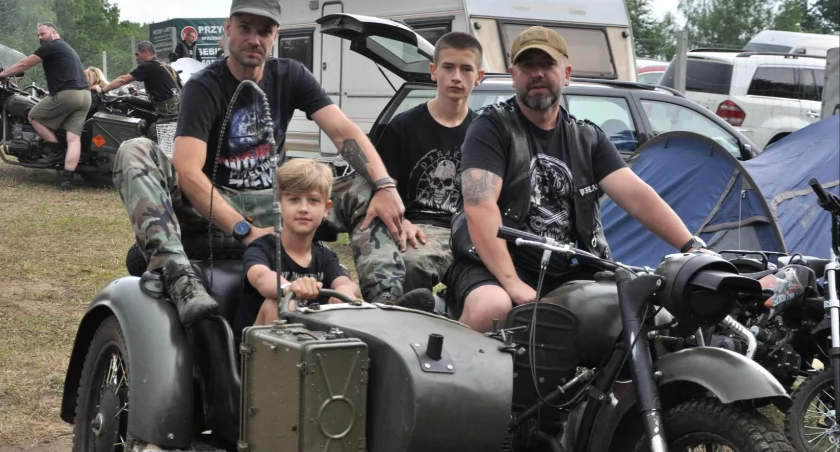 Bawili się przy dźwiękach silników i rocka