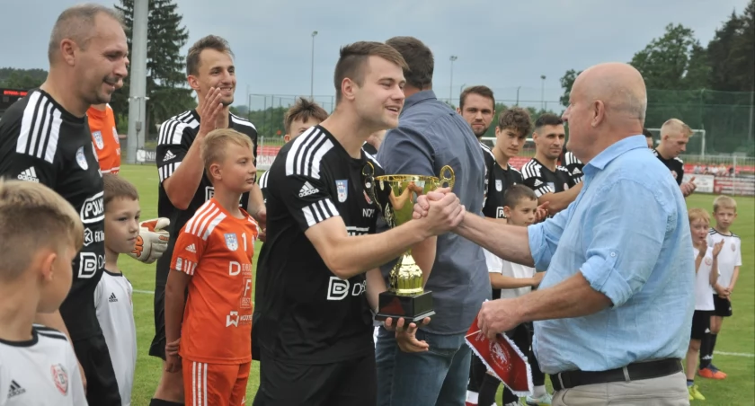 Bytovia z pucharem, piłkarze z wyróżnieniami