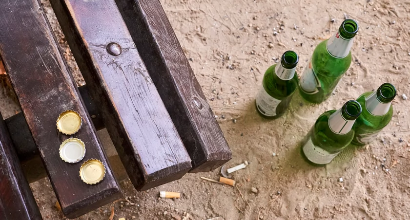Grupki na mieście, alkohol na placach zabaw