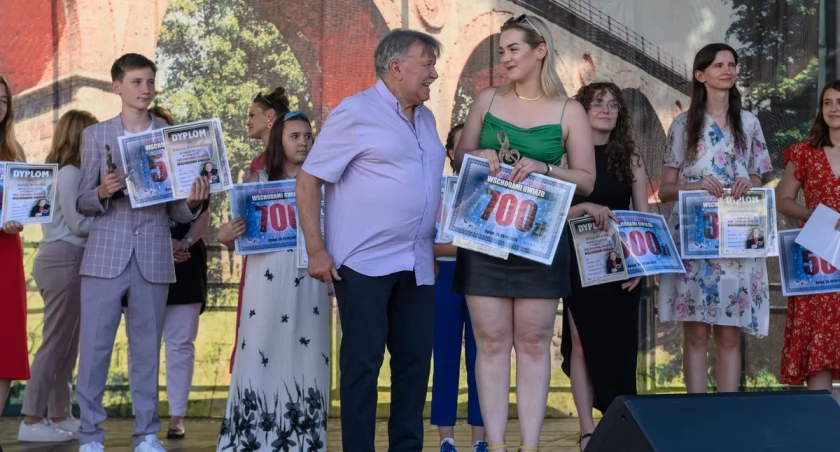 Śpiewały wschodzące gwiazdy. Andrzej Rybiński nagrodził bytowiankę