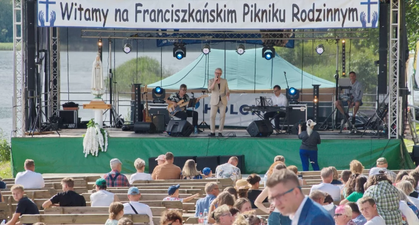 Rodzinnie i z charytatywnym akcentem