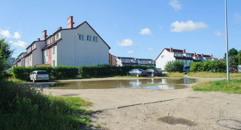 Nowe chodniki i zielone skwerki