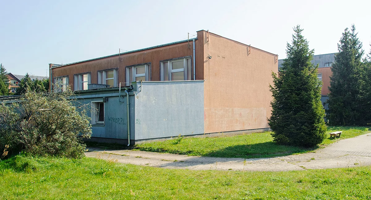 Telefony do wiceministrów, czyli kto „załatwi” halę dla ogólniaka?