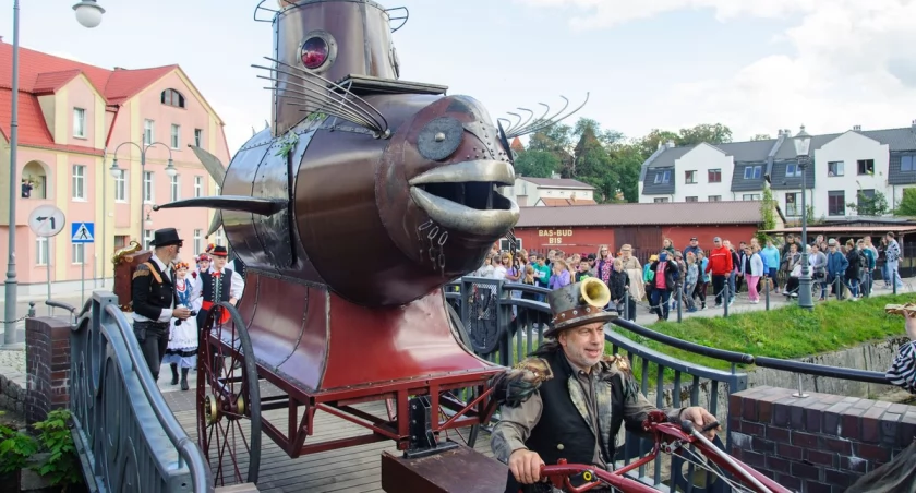 Steampunkowcy na ulicach Bytowa [WIDEO I ZDJĘCIA]
