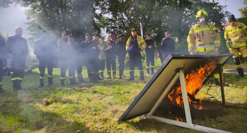 Fotowoltaika też może się zapalić. Strażacy będą na to gotowi
