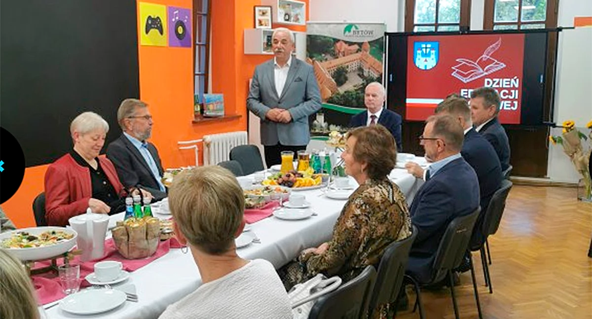 Burmistrz podjął nauczycieli śniadaniem