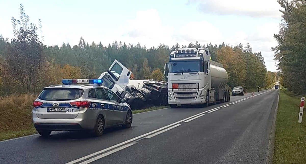 Cysterna z paliwem w rowie. Droga na Miastko częściowo zablokowana