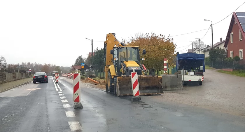 Milion na zatoczkę, chodnik, kolektor i nowy asfalt