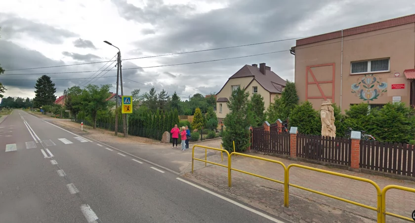 Niebezpiecznie przy szkole w Rokitach. Przejście do przebudowy