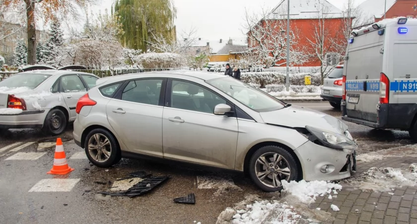 Jak śnieg, to problemy. Kolizje na drogach