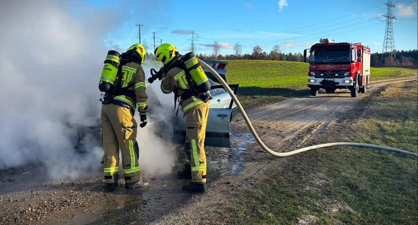 W Tuchomku płonęło auto