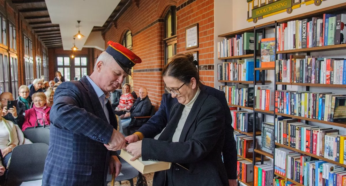 Punkt bookcrossingu Stacja Bytów rozpoczął podróż